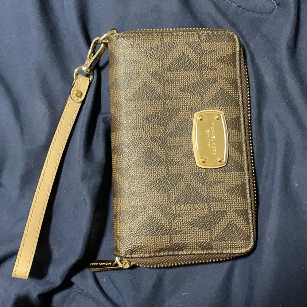 Michael Kors wristlet/wallet - Picture 1 of 9